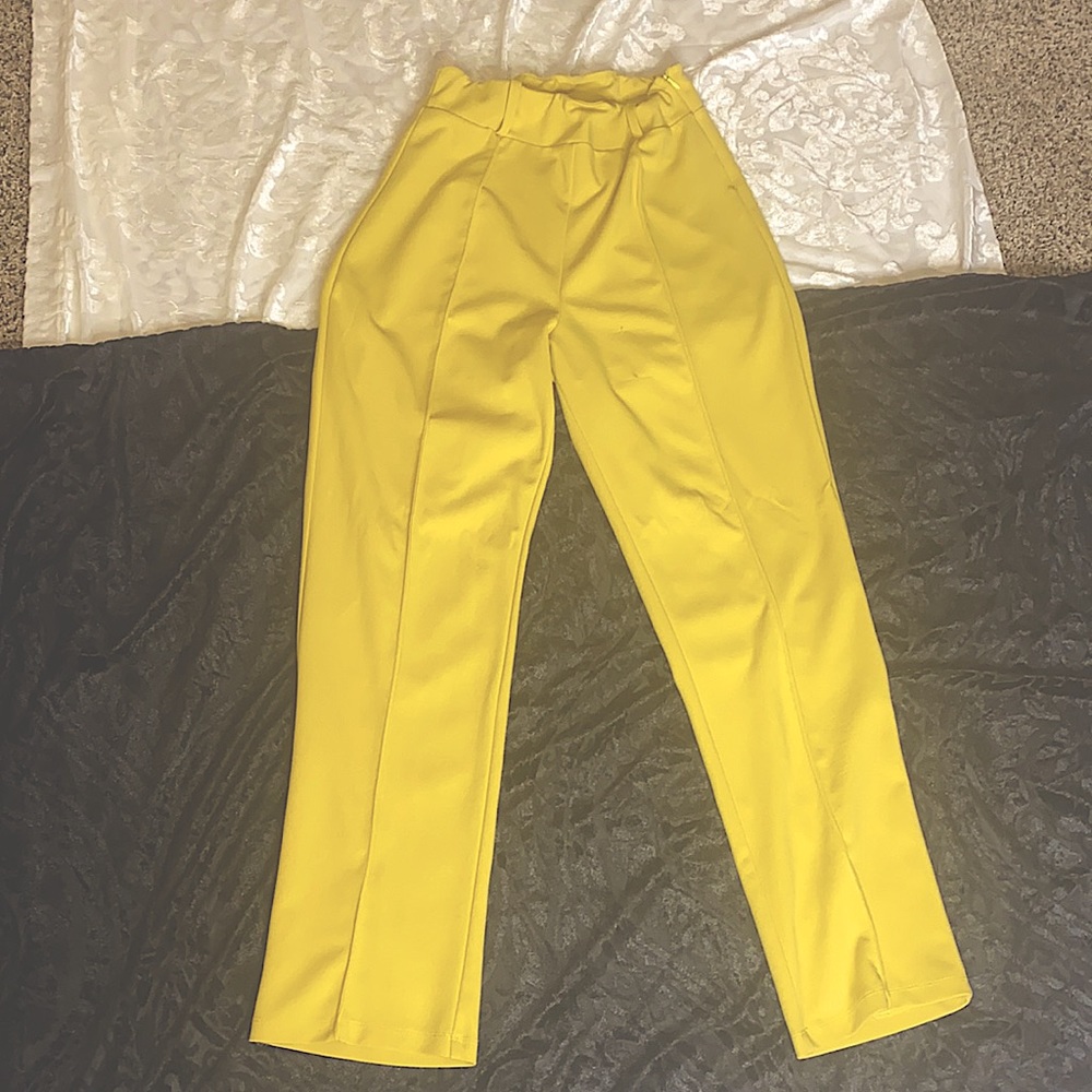 Cute yellow ankle pants ππ - Picture 1 of 4